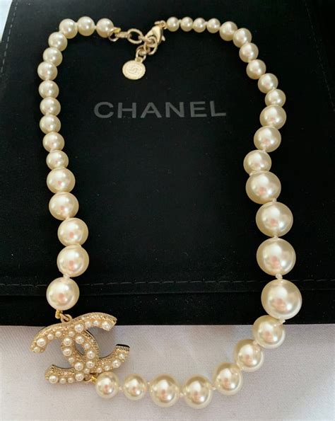 chanel classic cc pearl necklace